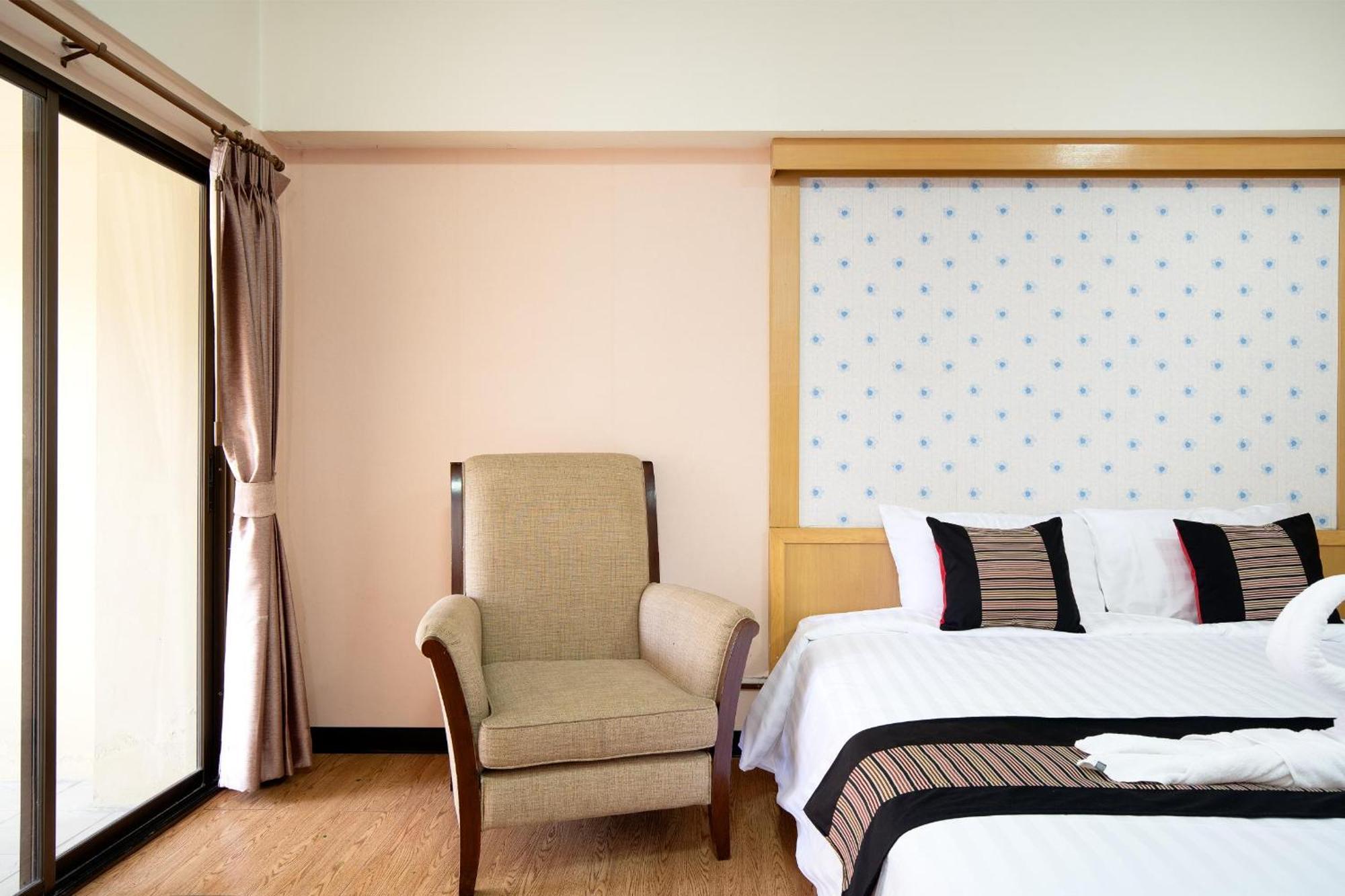 P-Park Hotel Банкок Екстериор снимка